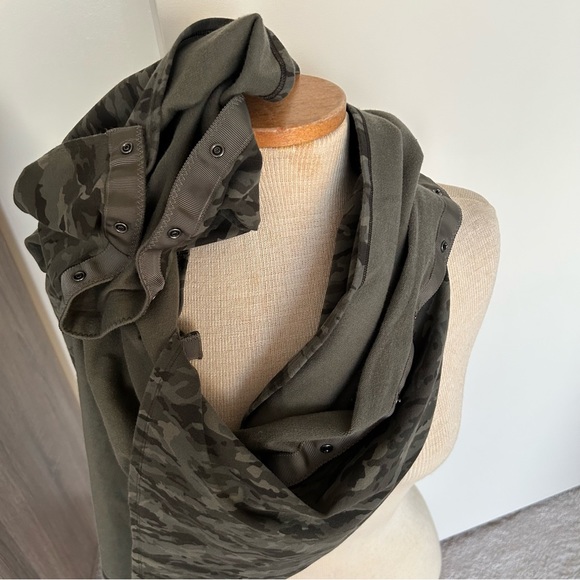 Lululemon Customizable Snap Scarf - Picture 7 of 11